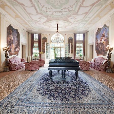 فندق فيلا كوندولمير موليانو فينيتو المظهر الخارجي الصورة The interior of the villa