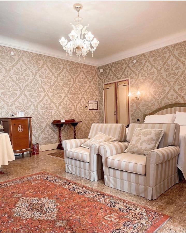 فندق فيلا كوندولمير موليانو فينيتو المظهر الخارجي الصورة A room at the hotel