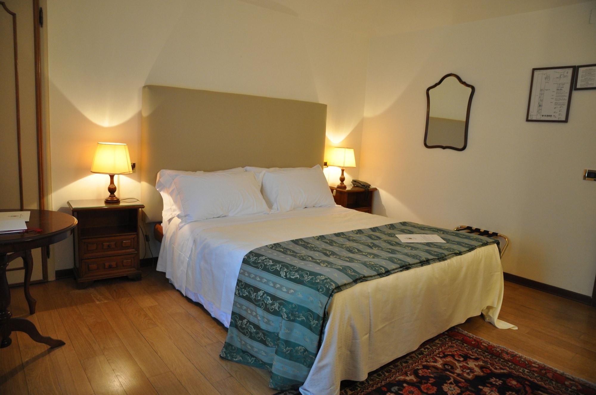 فندق فيلا كوندولمير موليانو فينيتو المظهر الخارجي الصورة A guest room at the hotel