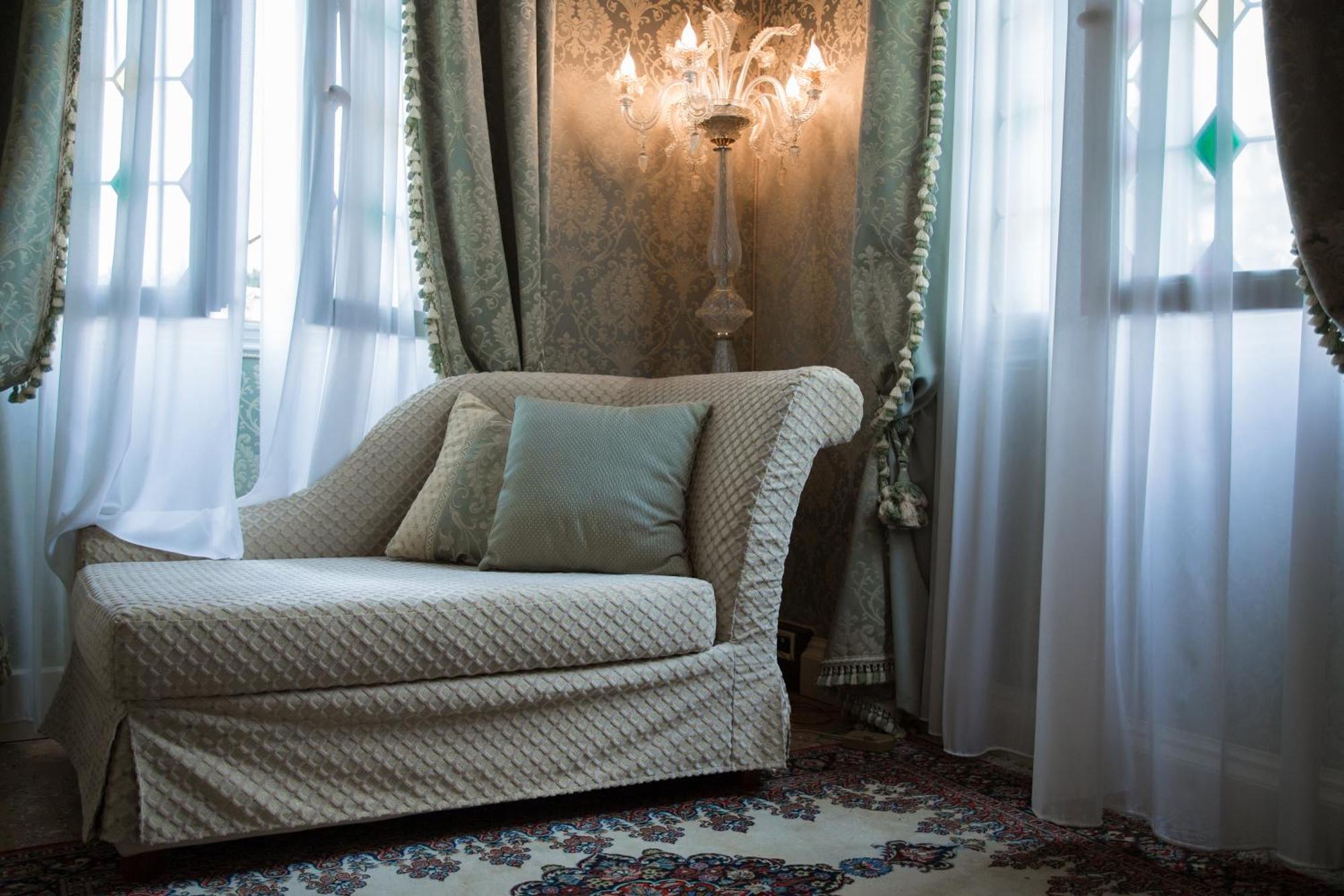 فندق فيلا كوندولمير موليانو فينيتو الغرفة الصورة A chaise longue