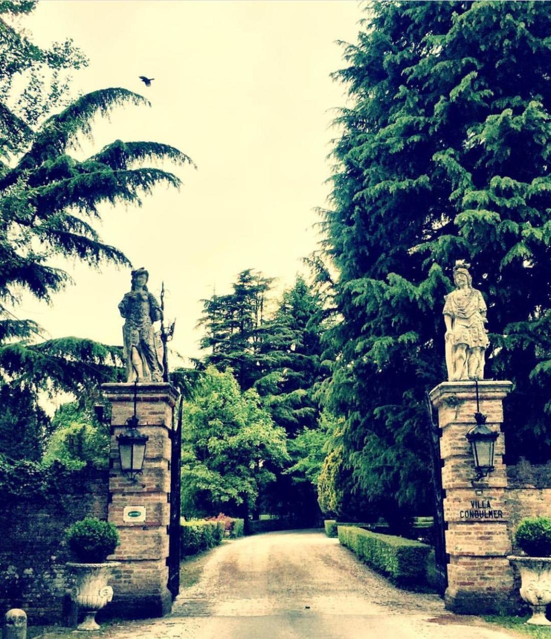 فندق فيلا كوندولمير موليانو فينيتو المظهر الخارجي الصورة Entrance to the park