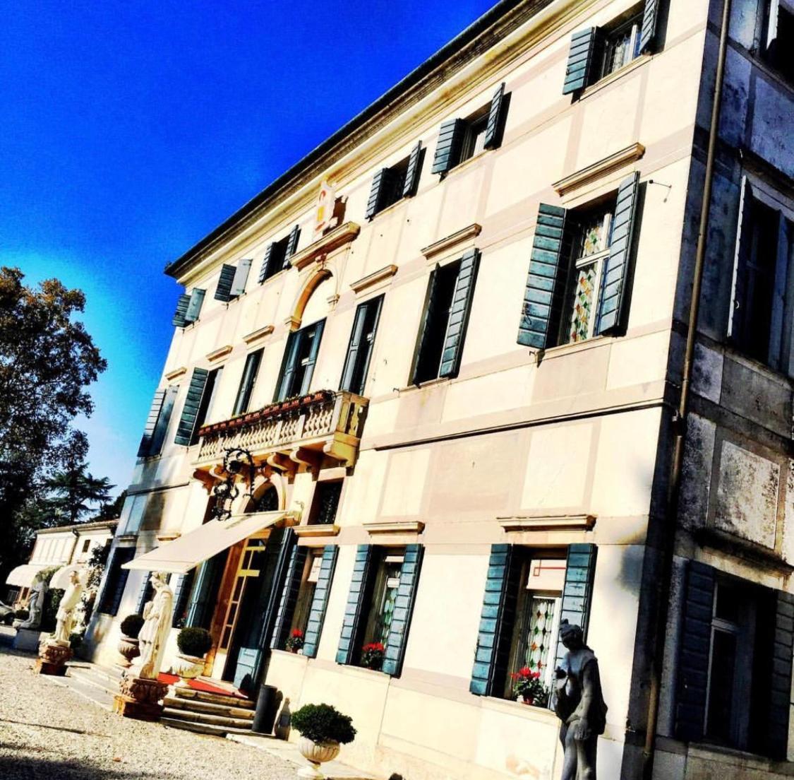 فندق فيلا كوندولمير موليانو فينيتو المظهر الخارجي الصورة The house of the poet in the town of San Vittore Olona