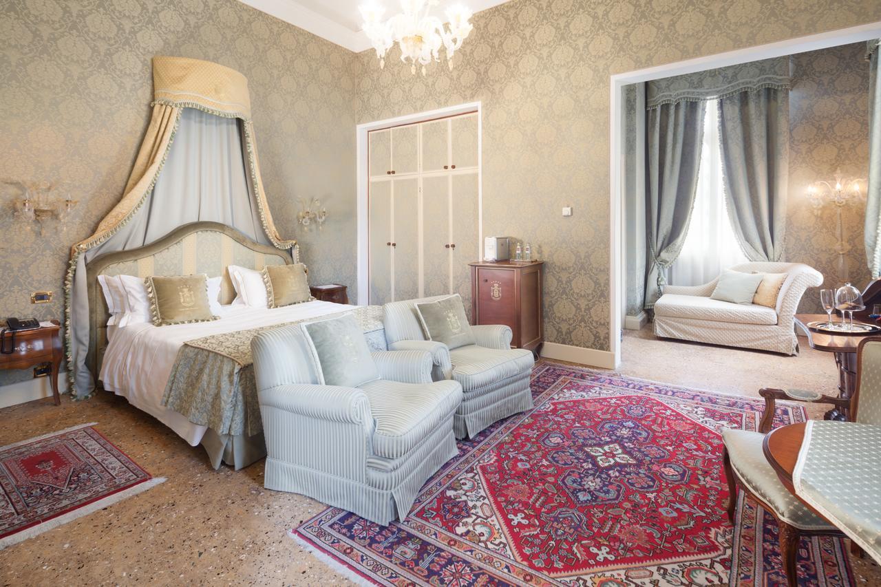 فندق فيلا كوندولمير موليانو فينيتو المظهر الخارجي الصورة A suite at the Hotel Excelsior