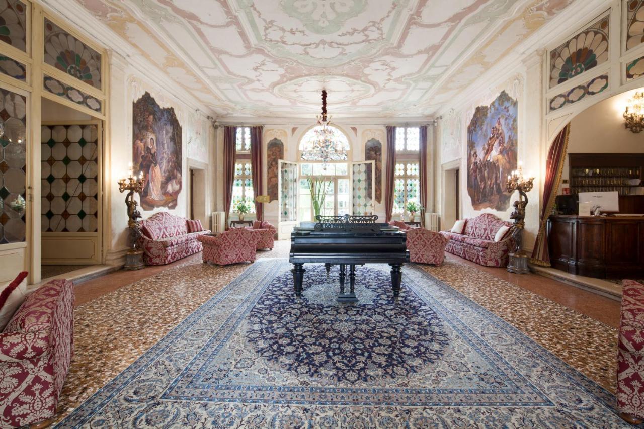 فندق فيلا كوندولمير موليانو فينيتو المظهر الخارجي الصورة The interior of the villa